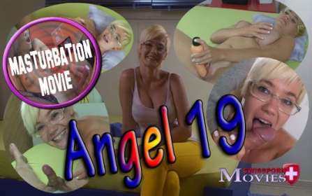 Masturbation at porn casting with Angel 19 - Bild 1