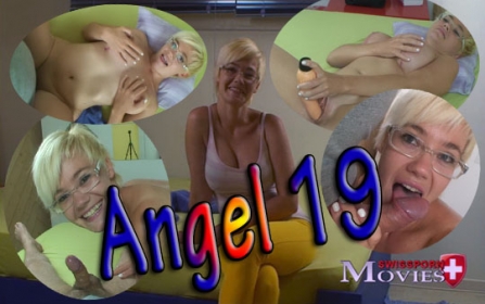 Young Girly Angel 19 likes to play on the casting - Bild 1 Young Girly Angel 19 likes to play on the casting - Bild 1